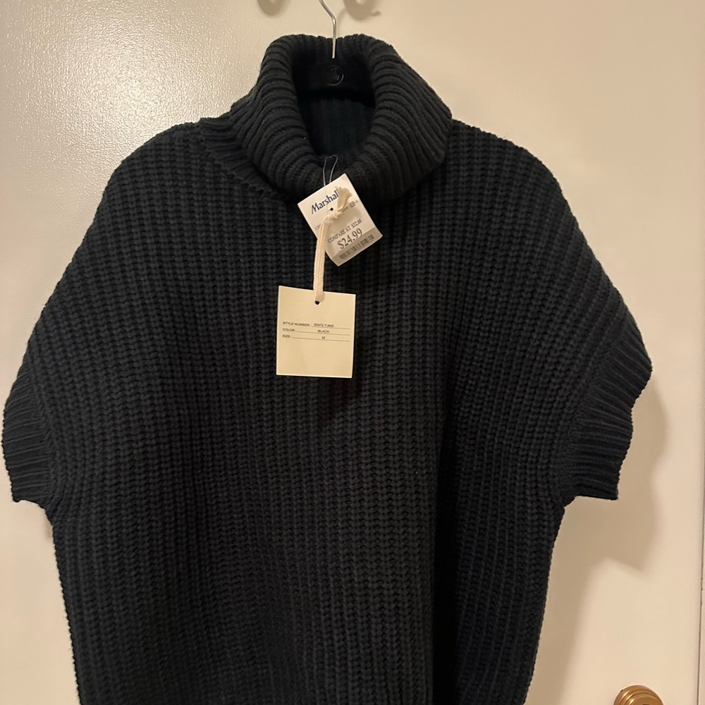 NWT Black Short Sleeve Turtleneck Sweater Size M